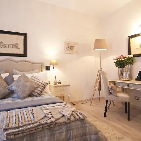 Town House 62 Bed and Breakfast